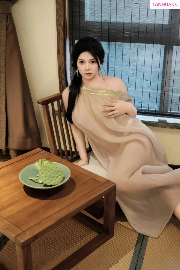   [XiuRen]高清写真图 2025.07.03 No.10500 麦田 透视连衣裙第12张图片